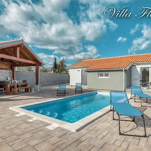  Villa Flores